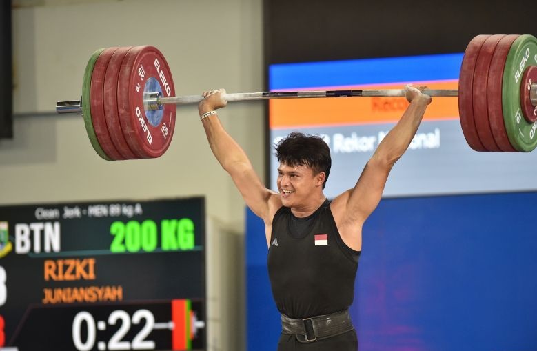 Rizki Juniansyah cetak rekor nasional dengan angkatan 205 kg Rizki Juniansyah cetak rekor nasional dengan angkatan 205 kg