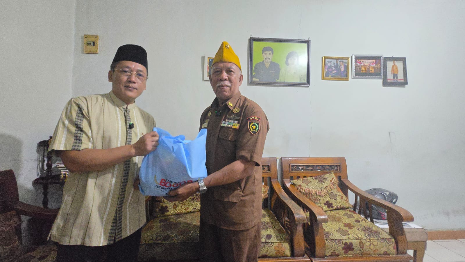 HUT ke-80 RI, Kepala Dinsos Kabupaten Bogor sambangi veteran mantan anak buah Presiden Prabowo HUT ke-80 RI, Kepala Dinsos Kabupaten Bogor sambangi veteran mantan anak buah Presiden Prabowo