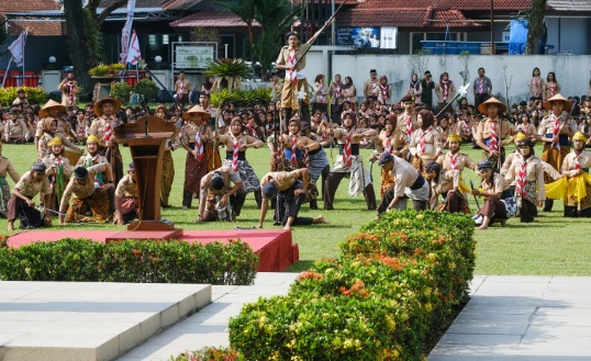 Kontingen Raimuna dilepas dalam upacara Hari Pramuka ke-64 tingkat Kota Magelang Kontingen Raimuna dilepas dalam upacara Hari Pramuka ke-64 tingkat Kota Magelang
