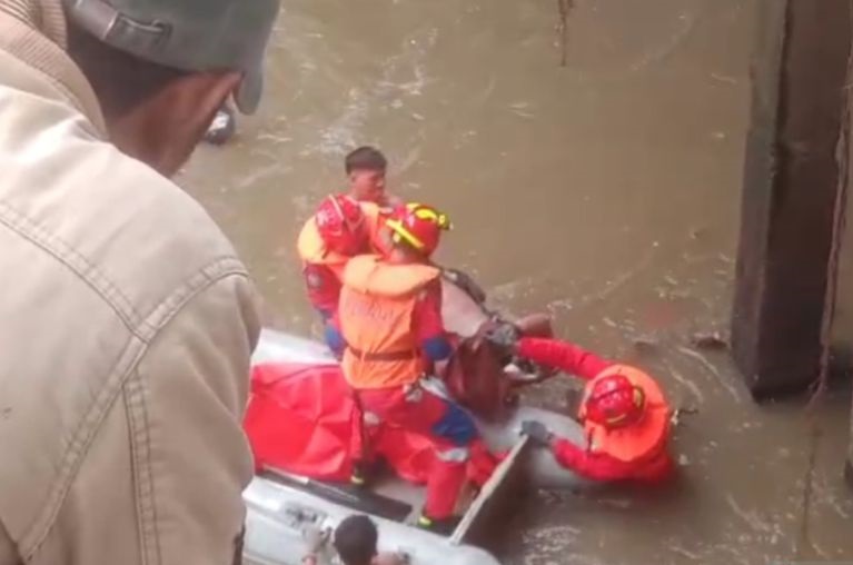 Mayat pria di Kali Ciliwung teridentifikasi, sudah dijemput keluarga Mayat pria di Kali Ciliwung teridentifikasi, sudah dijemput keluarga