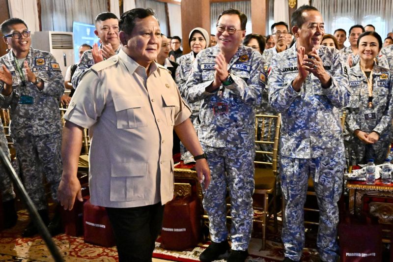 Prabowo beri arahan dan lepas keberangkatan retret anggota KADIN