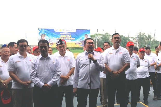 Kejagung RI gelar panen raya padi di lahan rampasan korupsi Bekasi Kejagung RI gelar panen raya padi di lahan rampasan korupsi Bekasi