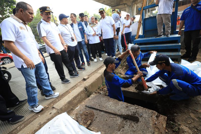 Jaksel lakukan pengerukan Kali Uangan untuk cegah banjir Jaksel lakukan pengerukan Kali Uangan untuk cegah banjir