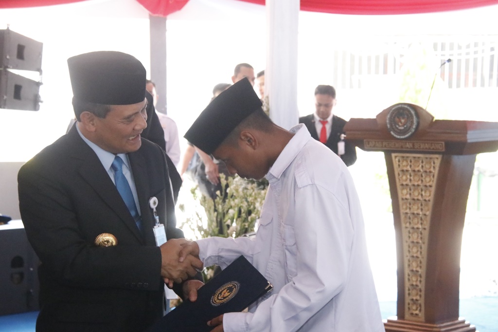 HUT ke-80 RI, Gubernur Jateng serahkan remisi bagi 18.701 warga dan anak binaan