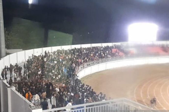 Polisi tangkap provokator kericuhan di Stadion Pamekasan Polisi tangkap provokator kericuhan di Stadion Pamekasan