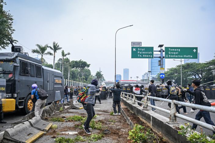 Lurah Manggarai Selatan jadi korban amuk massa pendemo di Slipi Lurah Manggarai Selatan jadi korban amuk massa pendemo di Slipi