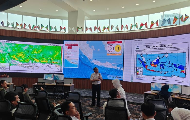 BMKG umumkan peringatan banjir karena hujan tinggi sampai 20 Agustus BMKG umumkan peringatan banjir karena hujan tinggi sampai 20 Agustus