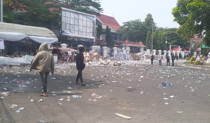 Unjuk rasa di Pati ricuh, Kantor Bupati dilempari batu dan botol air mineral