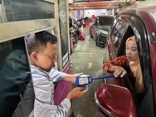 HUT RI tarif parkir Rp80 via QRIS di sejumlah titik Surabaya