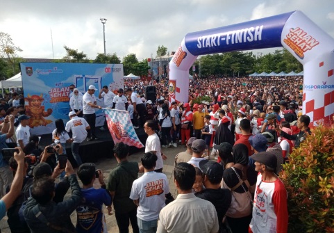 Ribuan warga Boyolali ikuti jalan sehat meriahkan HUT ke 80 RI Ribuan warga Boyolali ikuti jalan sehat meriahkan HUT ke 80 RI