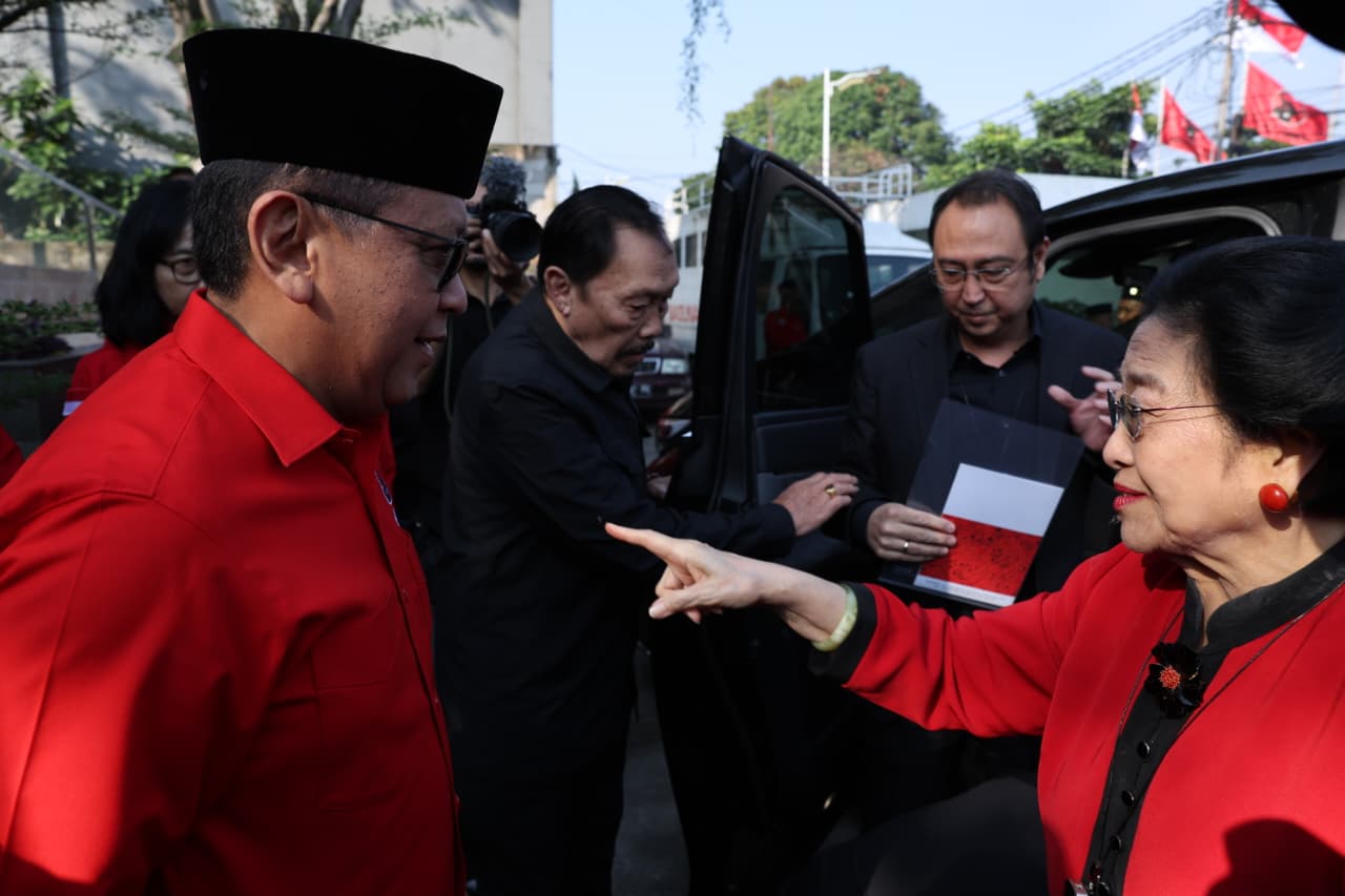 Megawati Soekarnoputri jadi inspektur upacara HUT ke-80 RI di sekolah partai PDIP Megawati Soekarnoputri jadi inspektur upacara HUT ke-80 RI di sekolah partai PDIP