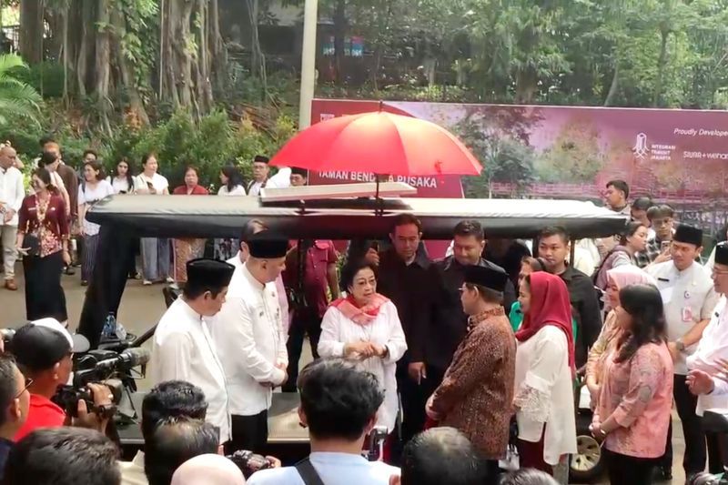 Megawati dan Pramono Anung kunjungi Taman Langsat Megawati dan Pramono Anung kunjungi Taman Langsat