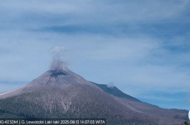 Gunung Lewotobi Laki-laki di Flotim kembali erupsi pada Rabu