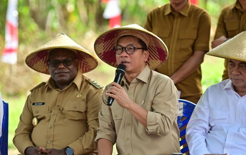 Mendes imbau petani tak ragu pakai pekarangan rumah untuk bertani Mendes imbau petani tak ragu pakai pekarangan rumah untuk bertani
