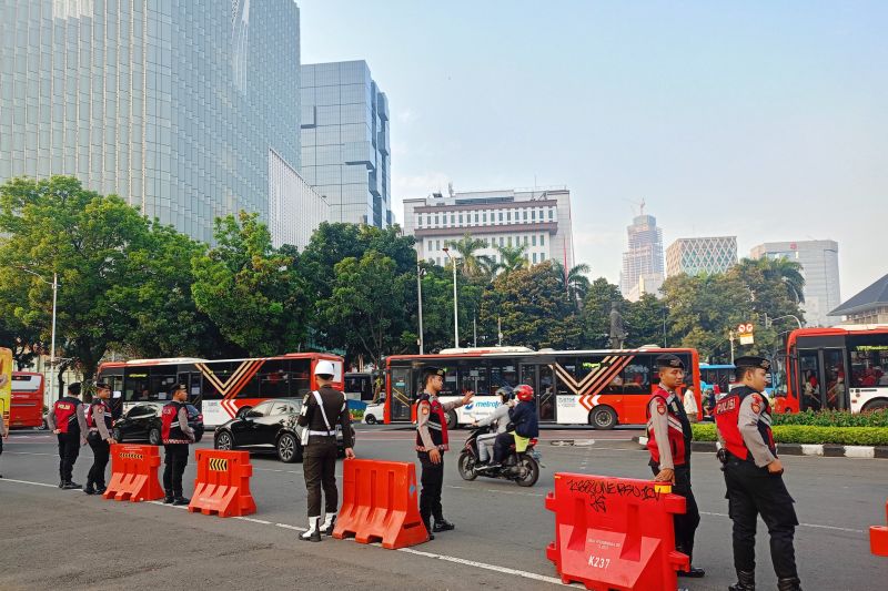 Polisi mulai atur arus lalu lintas dan jaga kawasan Patung Kuda Polisi mulai atur arus lalu lintas dan jaga kawasan Patung Kuda