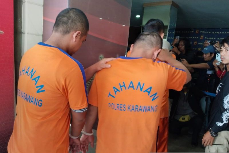 Polres Karawang ungkap pencurian motor dengan modus mengaku polisi Polres Karawang ungkap pencurian motor dengan modus mengaku polisi