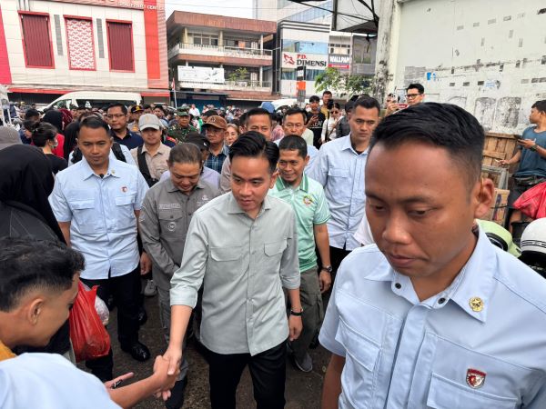 Wapres tinjau pasar Flamboyan Pontianak, pastikan harga terkendali Wapres tinjau pasar Flamboyan Pontianak, pastikan harga terkendali