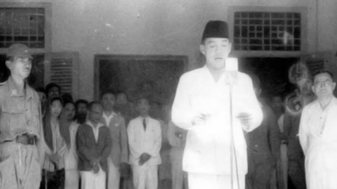 17 Agustus 1945: Detik-detik Proklamasi Kemerdekaan RI 17 Agustus 1945: Detik-detik Proklamasi Kemerdekaan RI