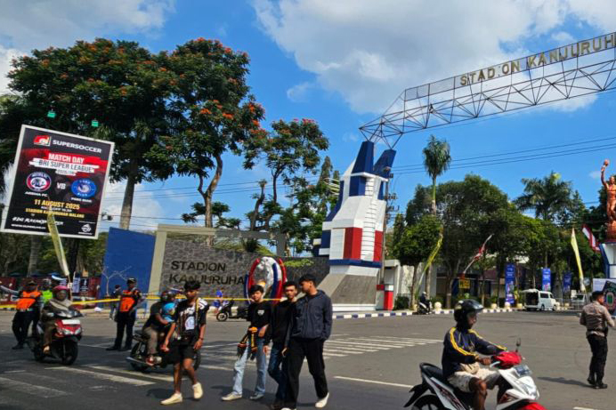 1.402 personel gabungan kawal laga Arema vs PSBS di Kanjuruhan 1.402 personel gabungan kawal laga Arema vs PSBS di Kanjuruhan