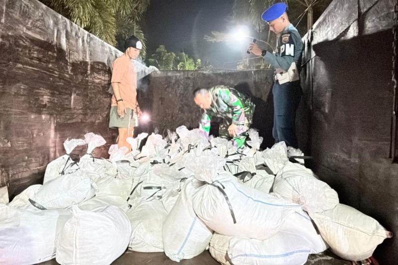 TNI AL di Bangka Belitung gagalkan penyeludupan 50 ton timah ilegal