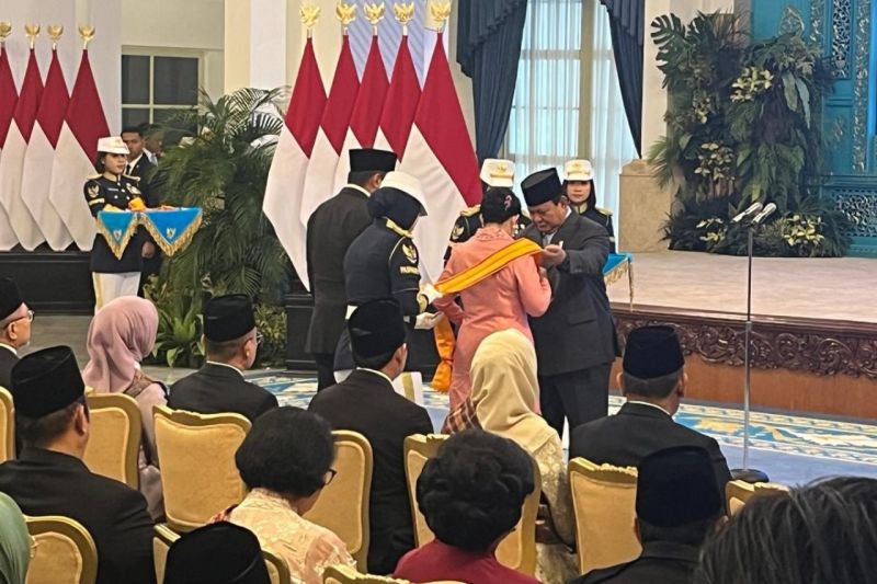 Prabowo beri penghargaan 141 tokoh, dari Puan hingga Gombloh