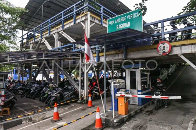 Pengelola pertimbangkan tempat parkir bertingkat di luar area Ragunan Pengelola pertimbangkan tempat parkir bertingkat di luar area Ragunan