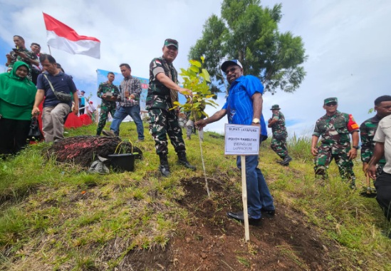 TNI AD bersama Pemerintah Daerah tanam 80.000 pohon di Papua TNI AD bersama Pemerintah Daerah tanam 80.000 pohon di Papua