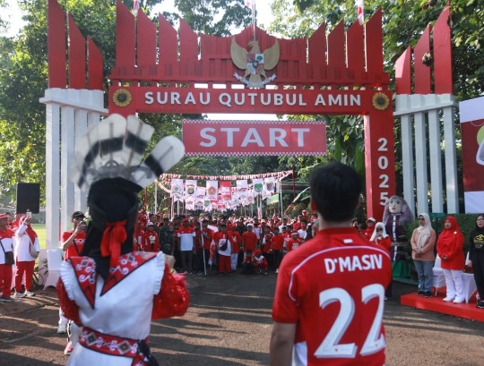 Ribuan warga Depok ikuti JSQA HUT RI, Rian DMasiv pimpin nyanyikan lagu Indonesia Raya