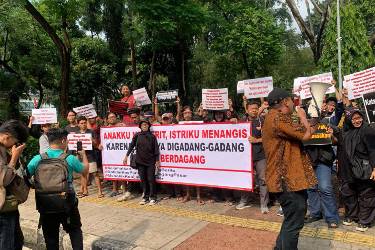 Pedagang Barito gelar aksi tolak relokasi imbas Taman Bendera Pusaka Pedagang Barito gelar aksi tolak relokasi imbas Taman Bendera Pusaka