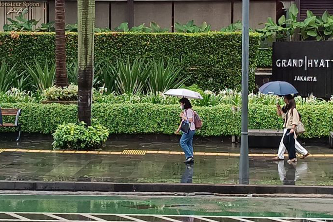 BMKG prakirakan sebagian besar wilayah Indonesia hujan ringan