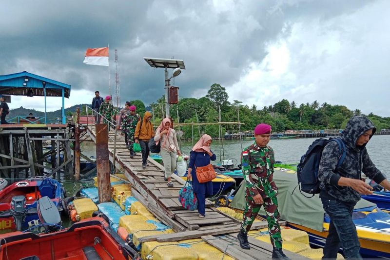 TNI AL gagalkan penyelundupan calon pekerja migran ilegal ke Malaysia TNI AL gagalkan penyelundupan calon pekerja migran ilegal ke Malaysia
