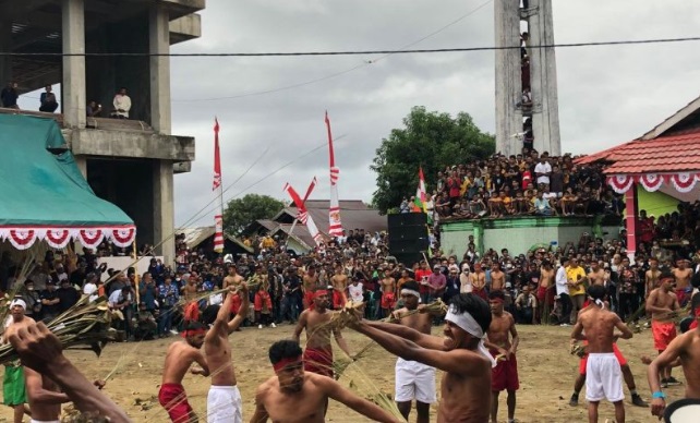 Pemersatu di Maluku itu bernama bakupukul manyapu Pemersatu di Maluku itu bernama bakupukul manyapu
