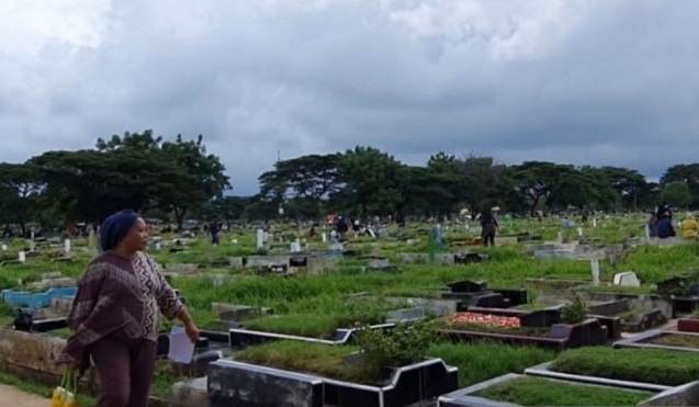 Puluhan ribu peziarah kunjungi TPU Semper di libur Lebaran Puluhan ribu peziarah kunjungi TPU Semper di libur Lebaran