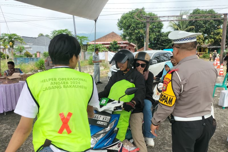 Polres Lampung Selatan rekayasa lalin antisipasi lonjakan pemudik Polres Lampung Selatan rekayasa lalin antisipasi lonjakan pemudik