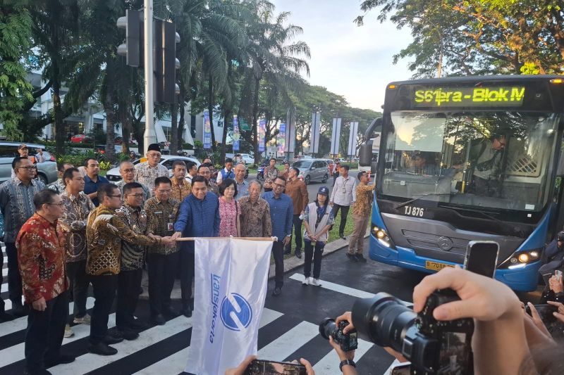 Bus Transjabodetabek Blok M–Alam Sutera dukung mobilitas antardaerah Bus Transjabodetabek Blok M–Alam Sutera dukung mobilitas antardaerah