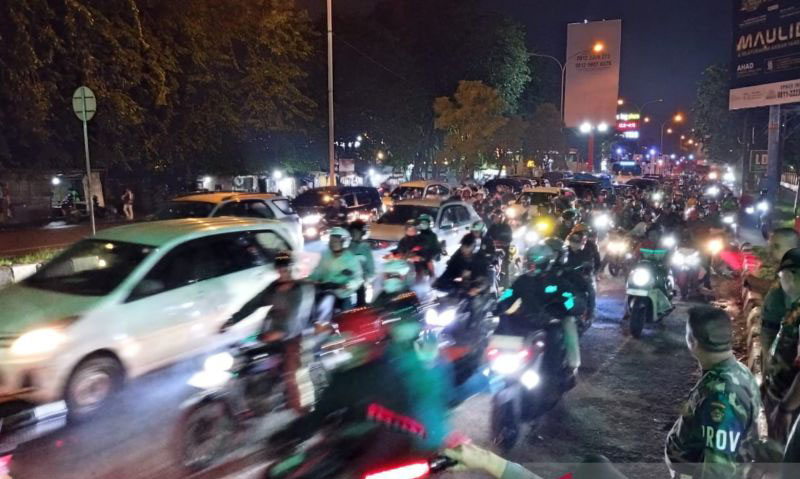 Polisi terapkan skala prioritas di jalur arteri Cirebon imbas one way