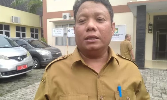 Kadinkes tolak beri keterangan soal pemeriksaan pihak Puskesmas se-kota Serang oleh kejari Kadinkes tolak beri keterangan soal pemeriksaan pihak Puskesmas se-kota Serang oleh kejari