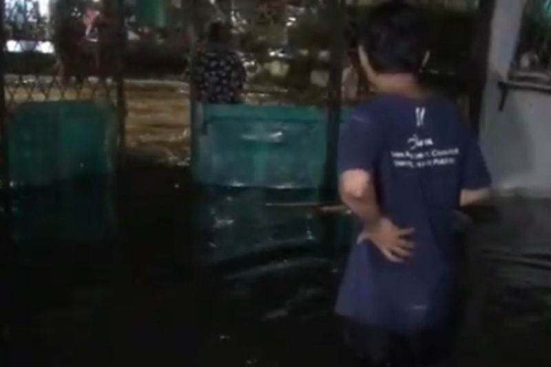 Rob rendam permukiman warga di Muara Karang pada Senin malam