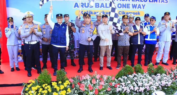 Kapolri ungkap alasan pemberlakuan one way nasional di puncak arus balik Lebaran Kapolri ungkap alasan pemberlakuan one way nasional di puncak arus balik Lebaran