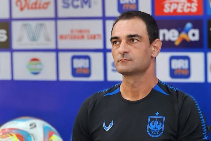 PSIS Semarang pecat pelatih Gilbert Agius PSIS Semarang pecat pelatih Gilbert Agius