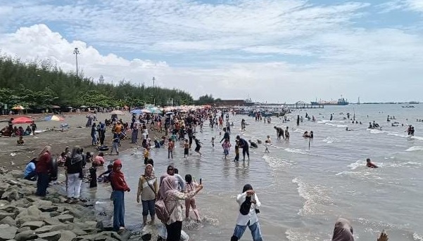 Pantai Alam Indah dipadati lebih dari 37 ribu pengunjung selama libur Lebaran 1446 H Pantai Alam Indah dipadati lebih dari 37 ribu pengunjung selama libur Lebaran 1446 H