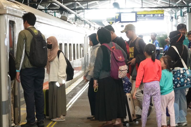 KAI Daop 6 berangkatkan 31.780 penumpang saat puncak arus balik