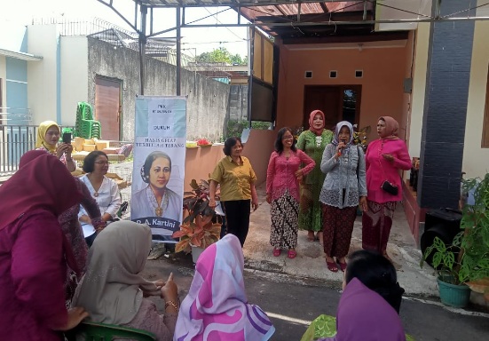 PKK Perum Sekar Langit Salatiga lestarikan tradisi Miru Jarit PKK Perum Sekar Langit Salatiga lestarikan tradisi Miru Jarit