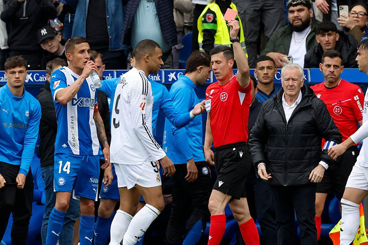 Kylian Mbappe disanksi larangan satu pertandingan imbas tekel kerasnya
