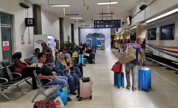 KAI Divre I Sumut tambah 640 tempat duduk kelas bisnis untuk arus balik Lebaran 2025 KAI Divre I Sumut tambah 640 tempat duduk kelas bisnis untuk arus balik Lebaran 2025