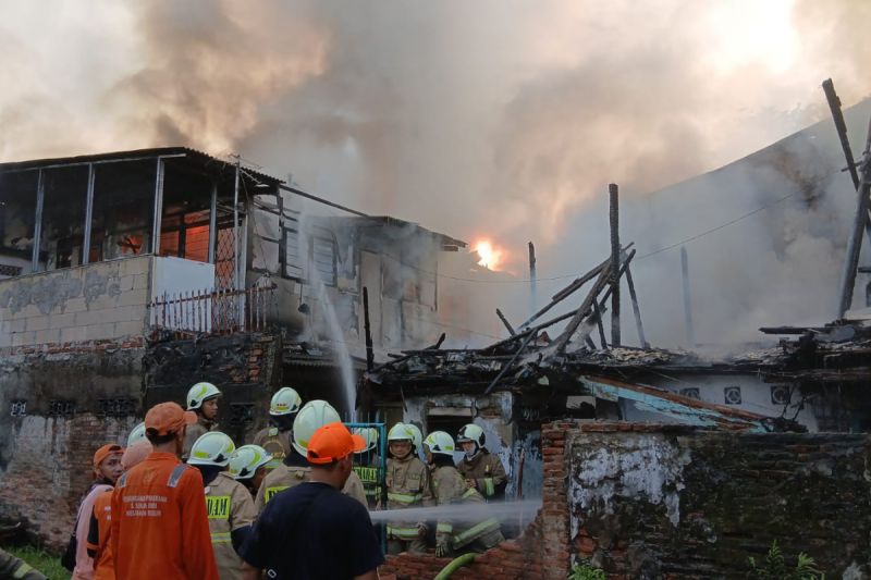Kebakaran di Kemayoran hanguskan delapan rumah tinggal Kebakaran di Kemayoran hanguskan delapan rumah tinggal