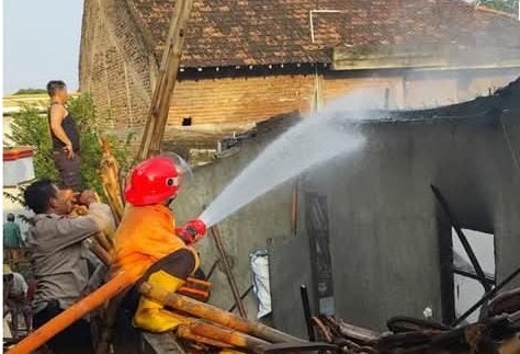 Selama lebaran, dua ruko terbakar di Kudus Selama lebaran, dua ruko terbakar di Kudus