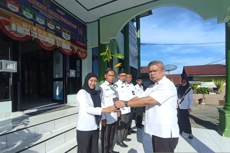 Kemenag Kotamobagu siapkan 100 bibit dukung gerakan 1 juta pohon
