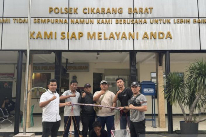 Polisi tangkap pencuri motor yang berkedok tukang buah di Bekasi Polisi tangkap pencuri motor yang berkedok tukang buah di Bekasi