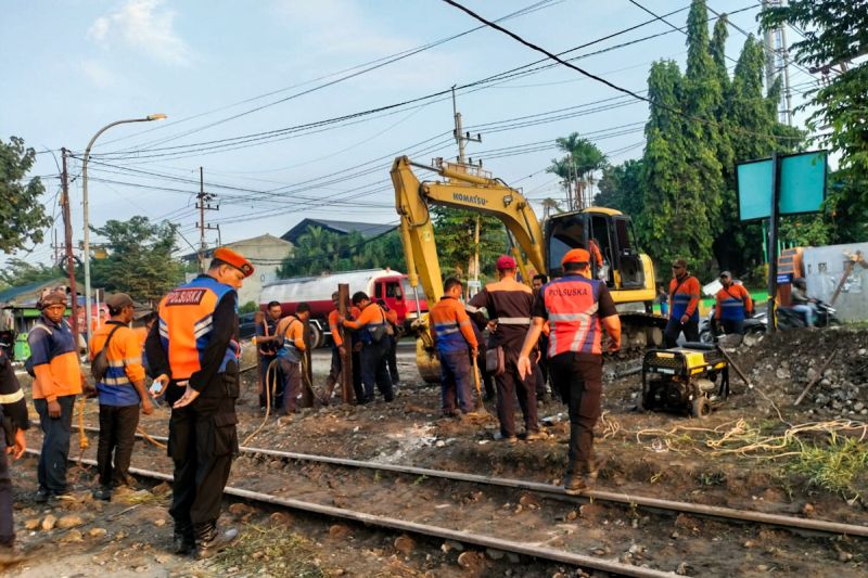 KAI tutup perlintasan sebidang usai insiden asisten masinis meninggal KAI tutup perlintasan sebidang usai insiden asisten masinis meninggal